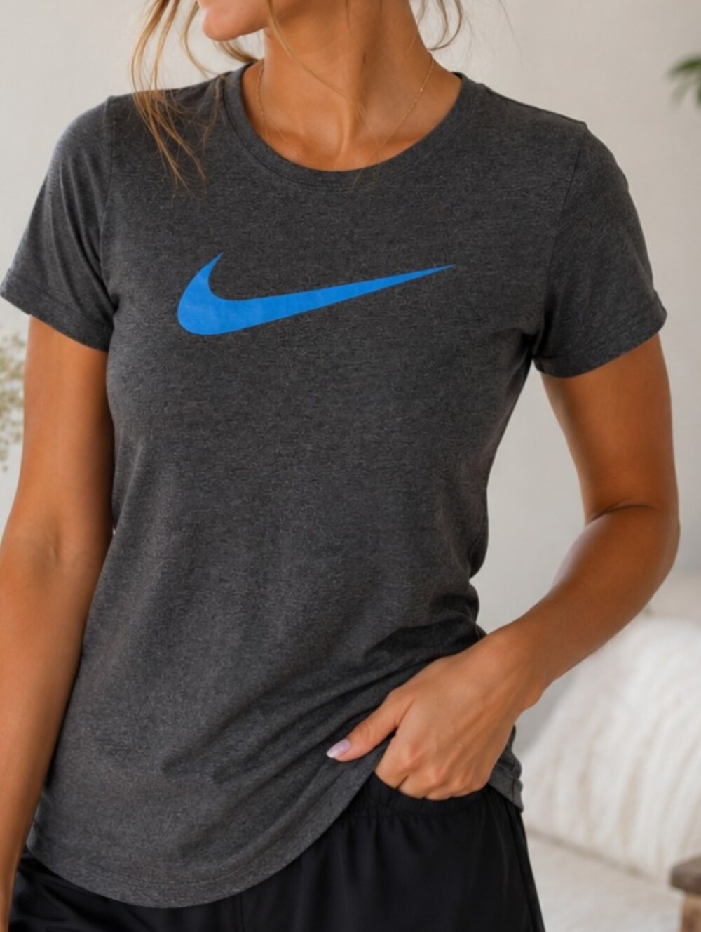 Nike Women’s Slim Fit Swoosh T-Shirt Size Large Gray Blue Logo